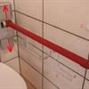 1. Höhenverstellbarer Stützgriff . WC-Spülung (2.) und Papierhalter (3.) können ohne Positionsänderung erreicht werden. 
